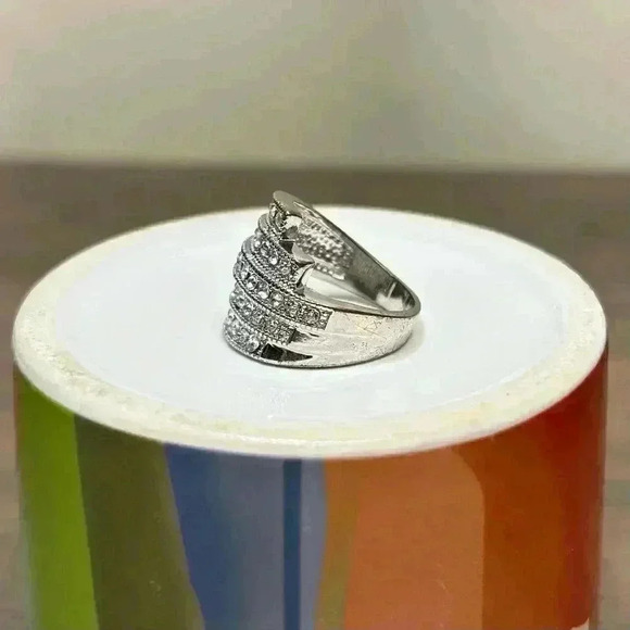 Silver Tone Crystal Studded Fashion Ring Size 6 - Picture 5 of 6